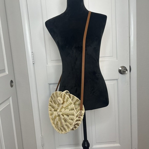 American Eagle Crossbody Purse Womens Round Woven Straw Gold Accents Brown Strap